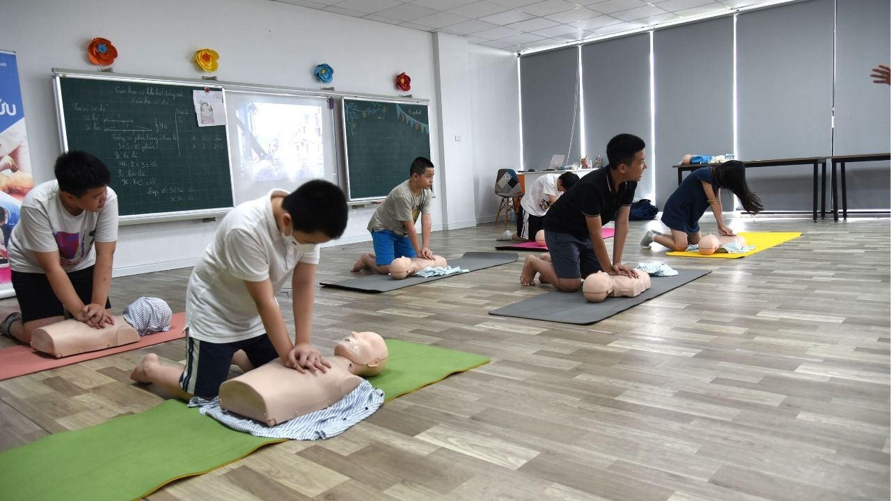 Safi huấn luyện sơ cấp cứu cho học sinh sinh viên